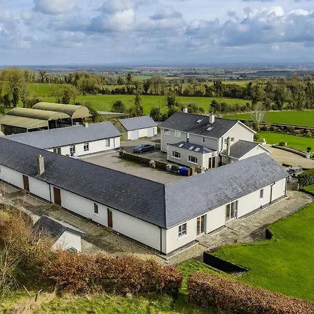 Two Bedroom With Views Of The Curragh Apartmán Erindale