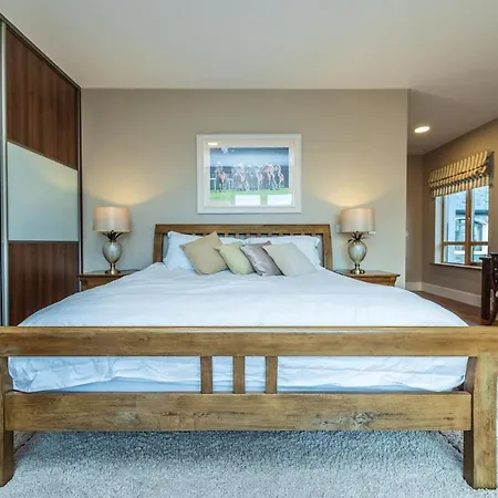 Two Bedroom With Views Of The Curragh *