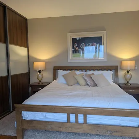 Two Bedroom With Views Of The Curragh Apartmán