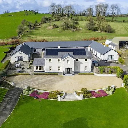 Two Bedroom With Views Of The Curragh Apartmán *